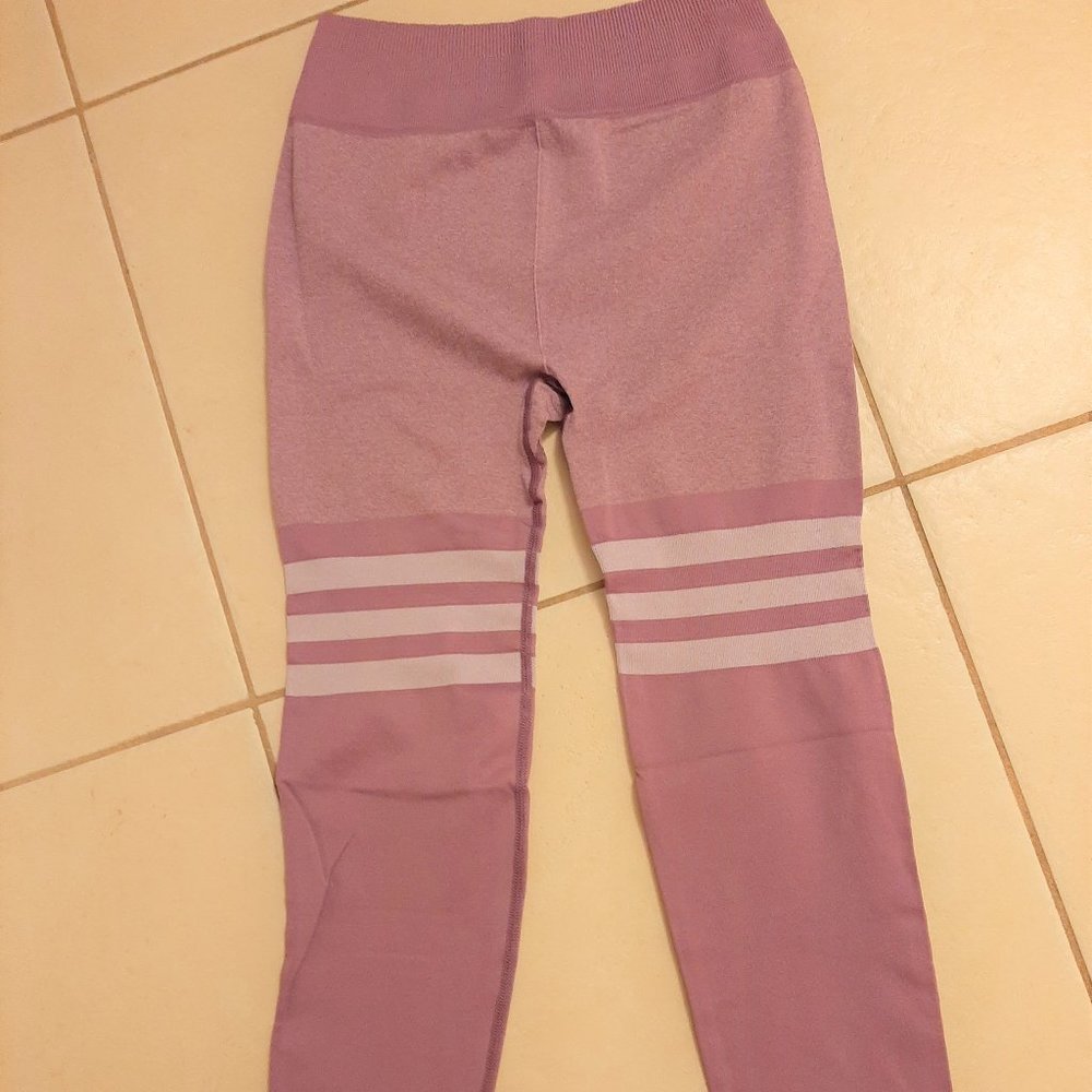 NWT Lavender Seamless Sexy Leggings. - Picture 9 of 13